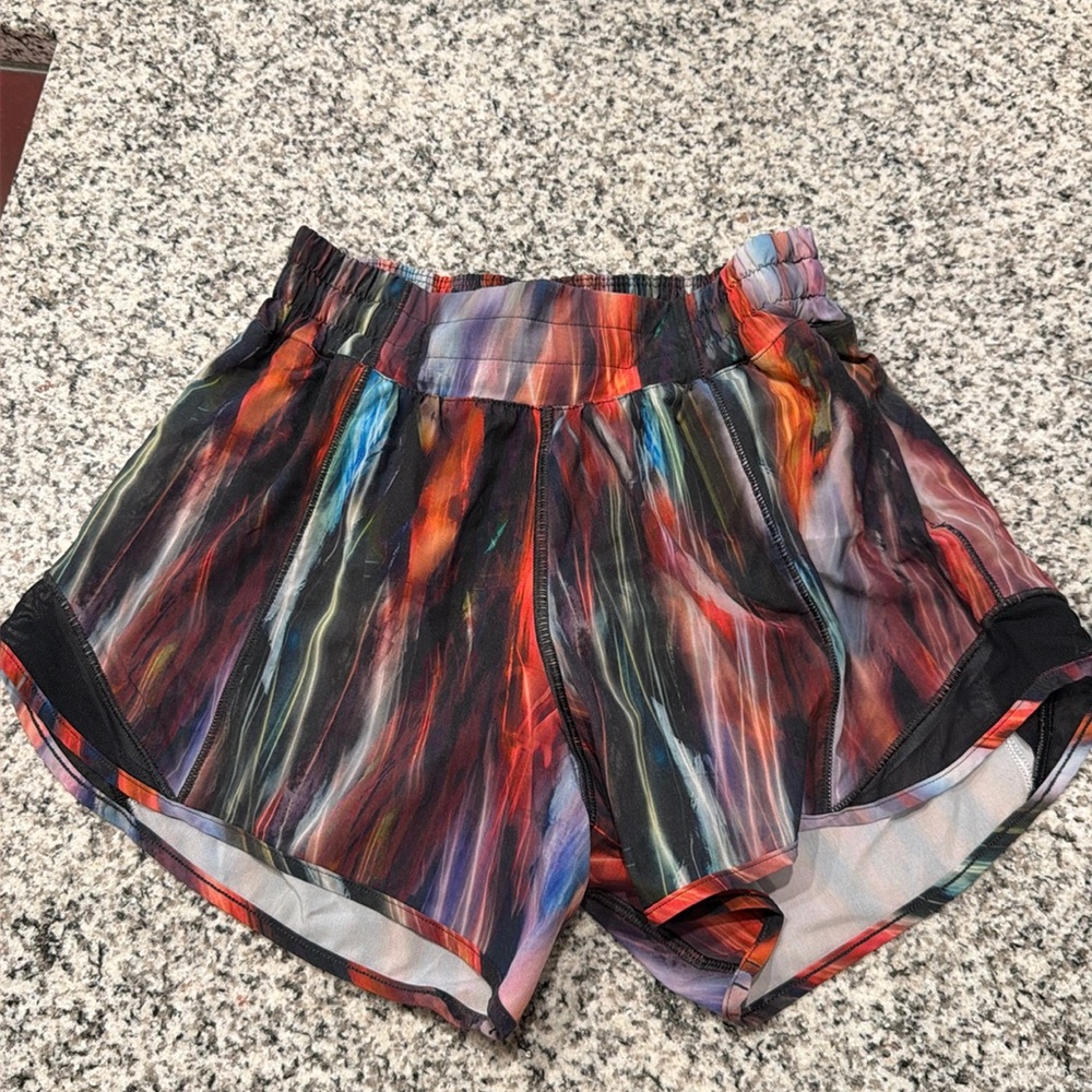 Lululemon Size 2 Tall Hotty Hot Lined Chroma Fusion Multi Shorts